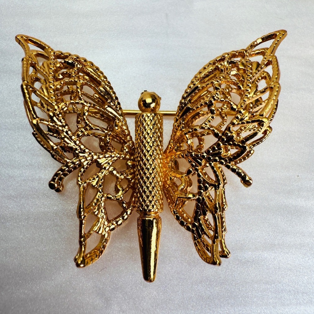 Vintage Monet Goldtone 3-D wired Butterfly Brooch - Picture 4 of 7